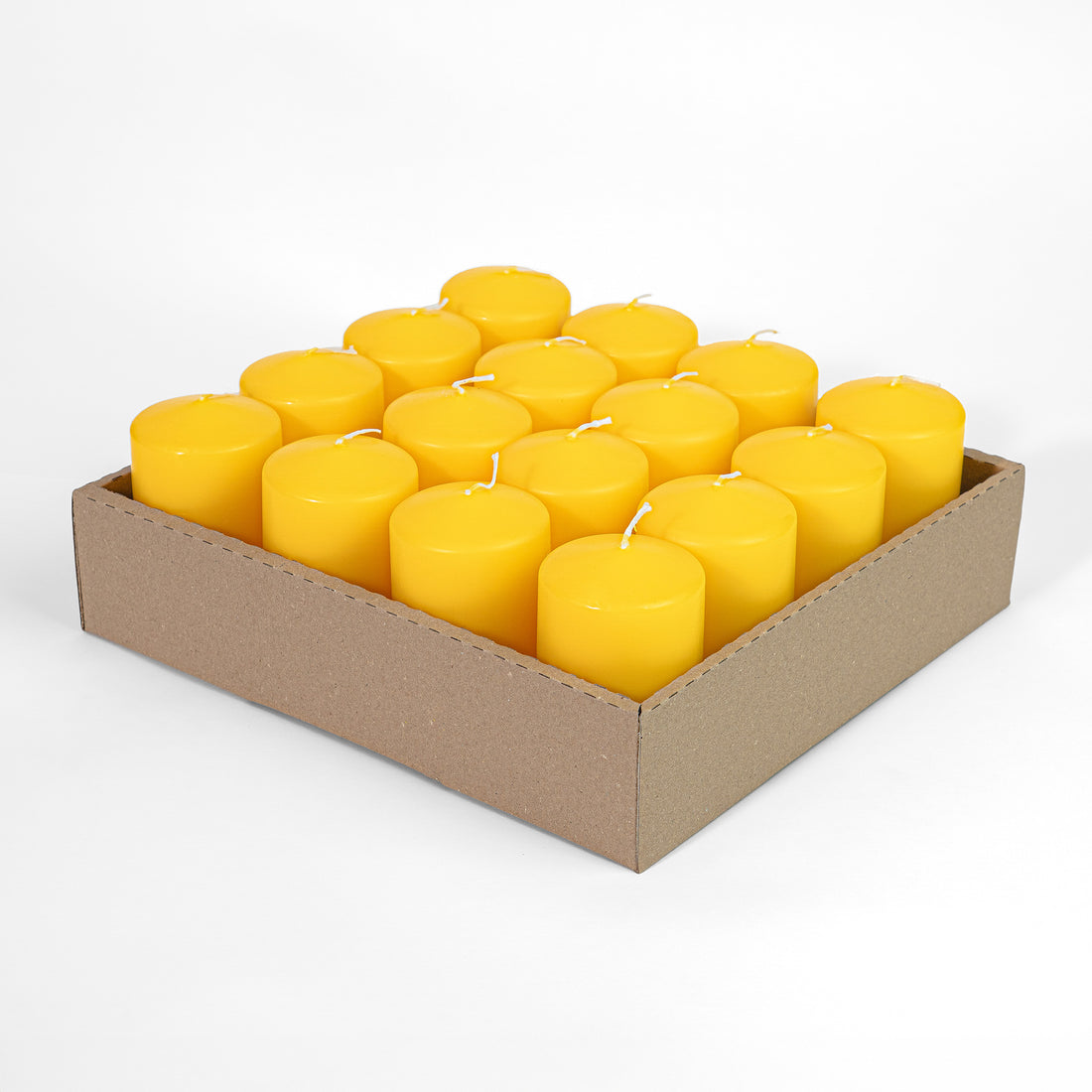 Candele Cilindriche Ø60 mm . h 100 mm. Gialle in vassoio da 16 pezzi durata ±42 ore