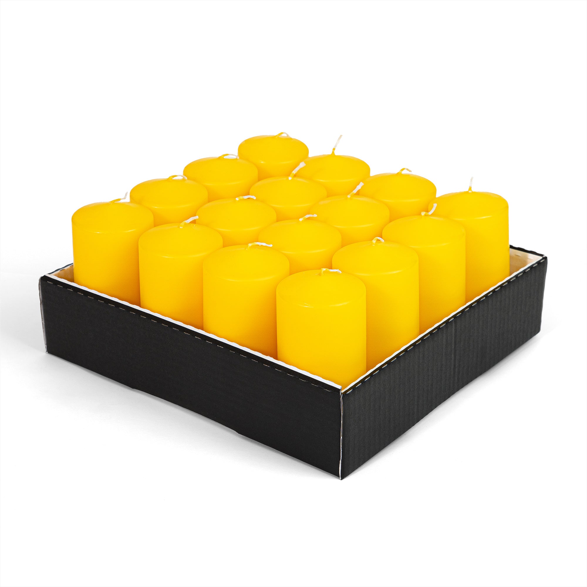 Zylindrische Kerzen, Ø 60 mm, Höhe 120 mm. Gelb, in einer Schale mit 16 Stück, Brenndauer ± 51 Stunden.
