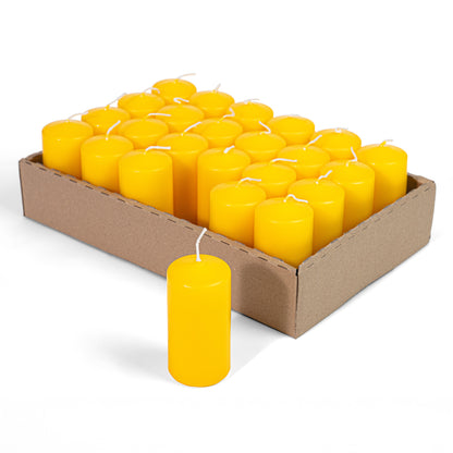 Zylindrische Kerzen, Ø 50 mm, Höhe 100 mm. Gelb, in einer Schale mit 24 Stück, Brenndauer ca. 33 Stunden.